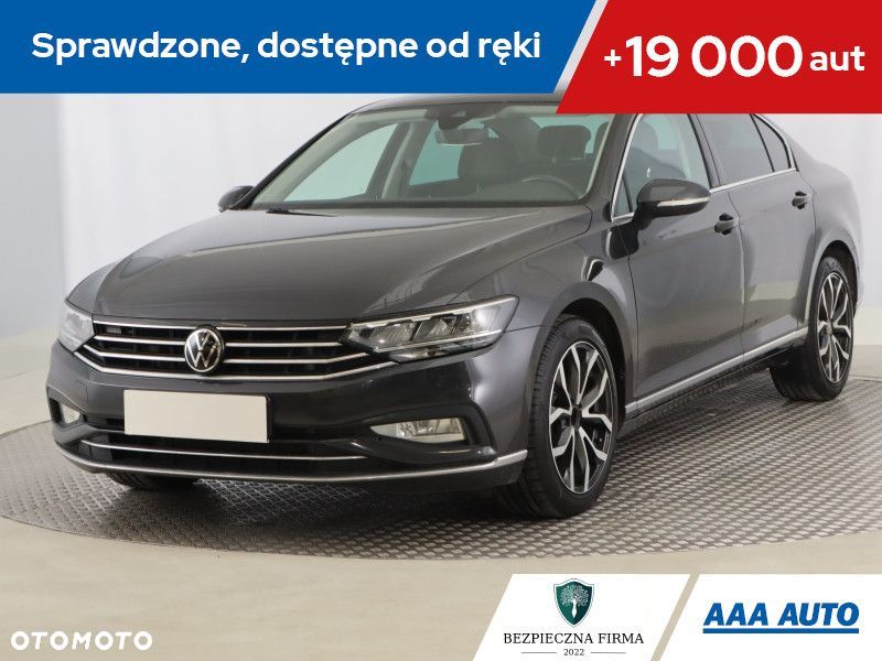 Volkswagen Passat - 1