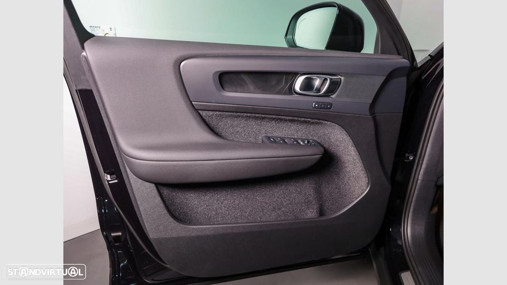 Volvo EX40 82 kWh Single Motor Extended Range Black Edition - 19