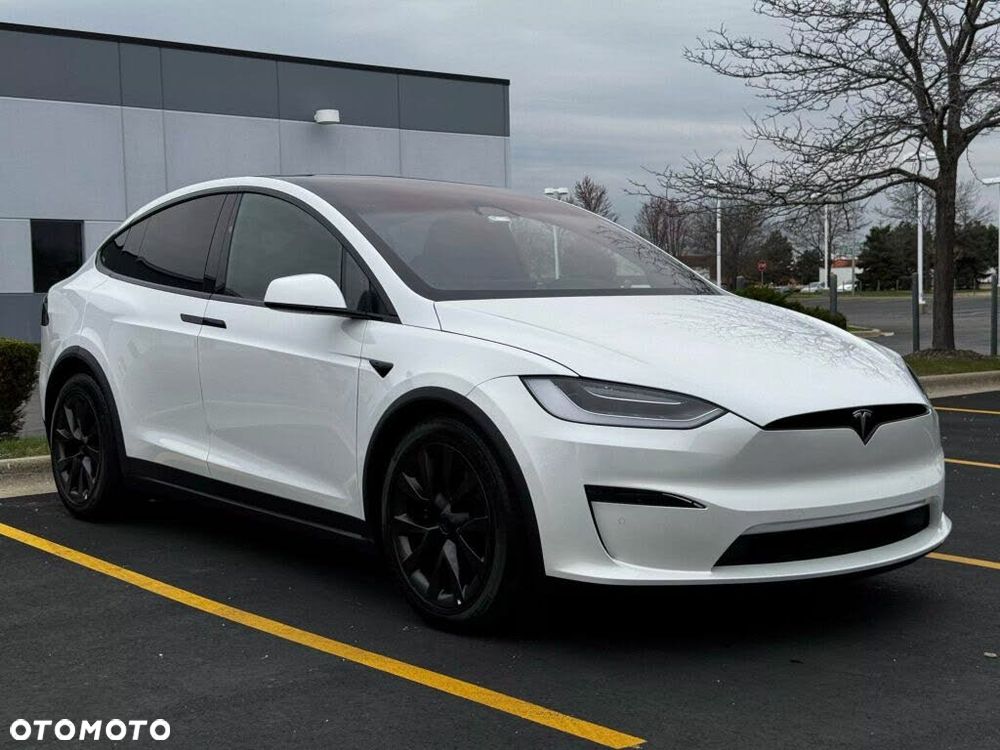 Tesla Model X - 3