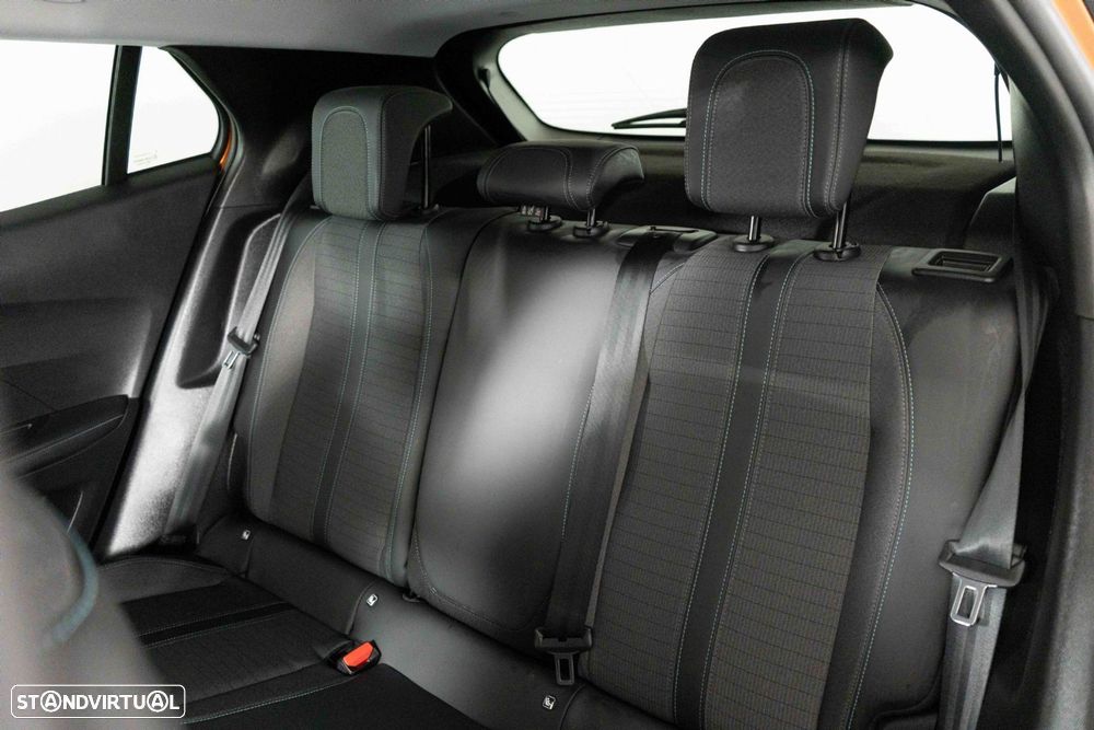 Peugeot 2008 1.2 PureTech Allure Pack EAT8 - 10