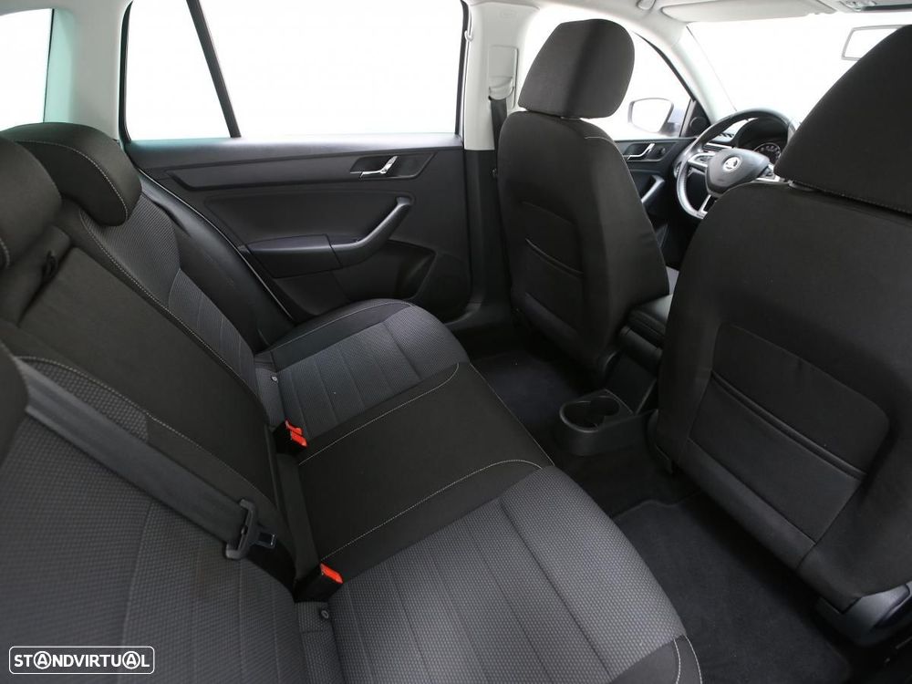 Skoda Rapid - 9