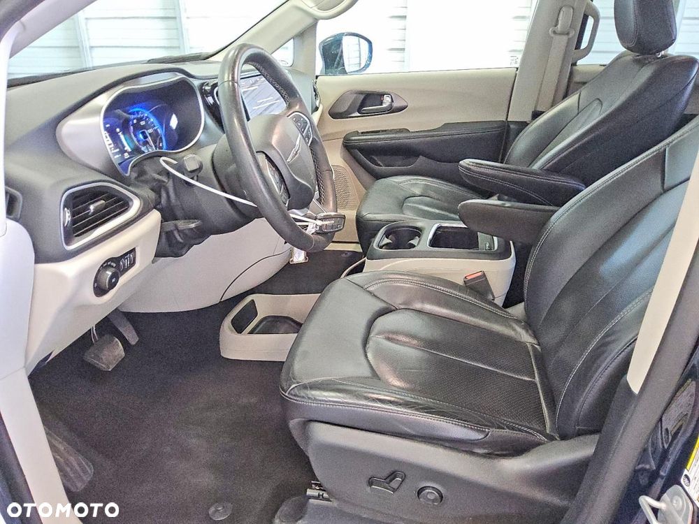 Chrysler Pacifica - 9