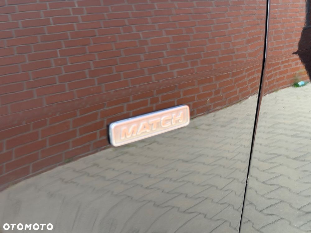 Volkswagen Touran 2.0 TDI DPF BlueMotion Technology MATCH - 8