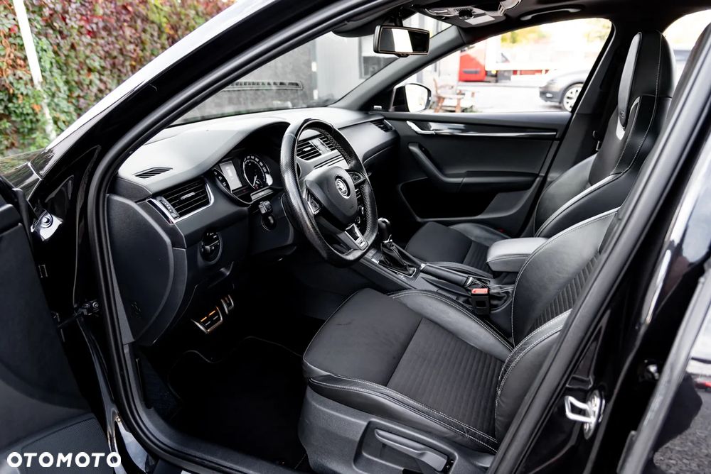 Skoda Octavia 2.0 TDI DSG RS - 17