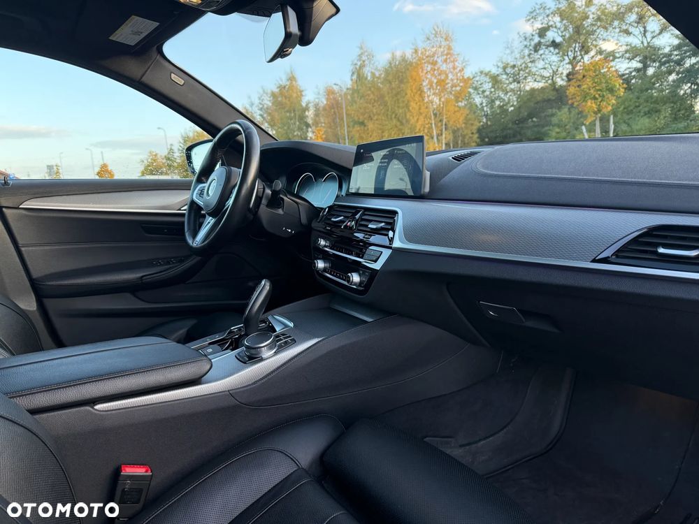 BMW Seria 5 530i xDrive M Sport Edition - 11