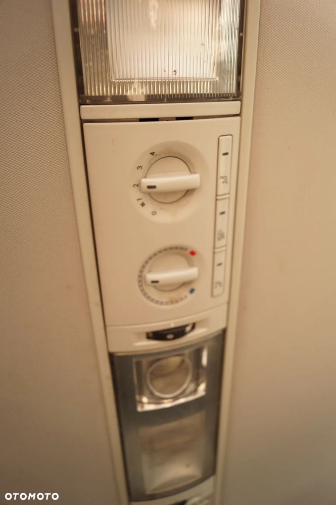 Volkswagen Caravelle - 30