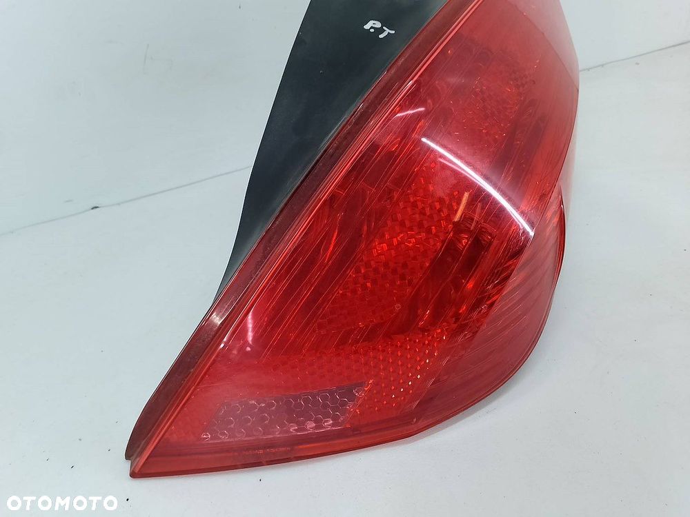 LAMPA TYLNA PRAWA PEUGEOT 308 9680425680 HATCHBACK - 3