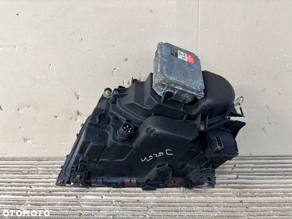 Audi A8 D2 Lampa Xenon prawy przód - 3