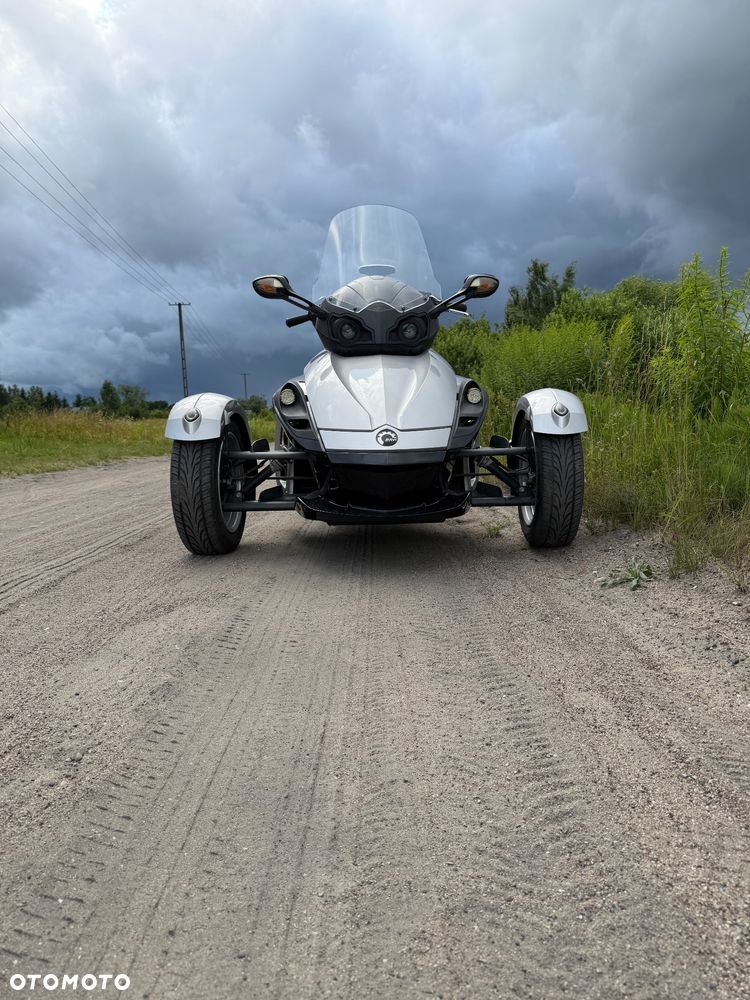 Can-Am Spyder - 19