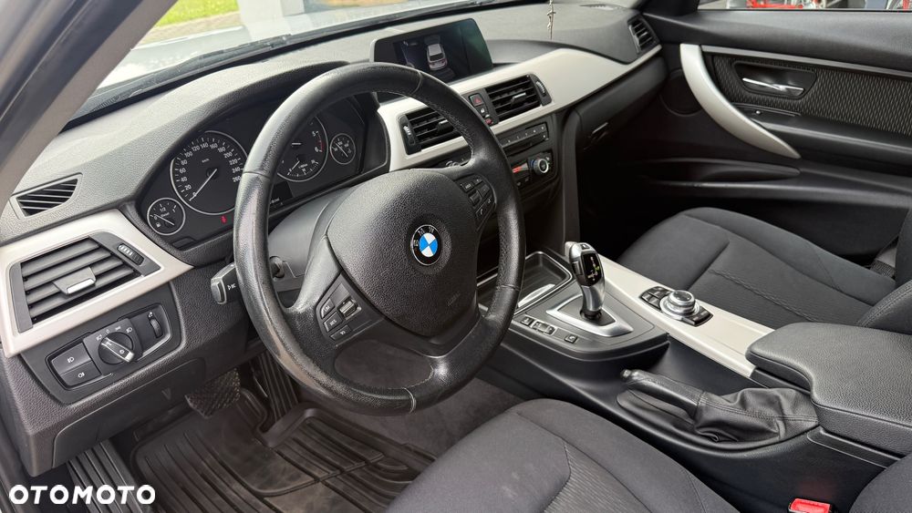 BMW Seria 3 318d Sport Line - 16