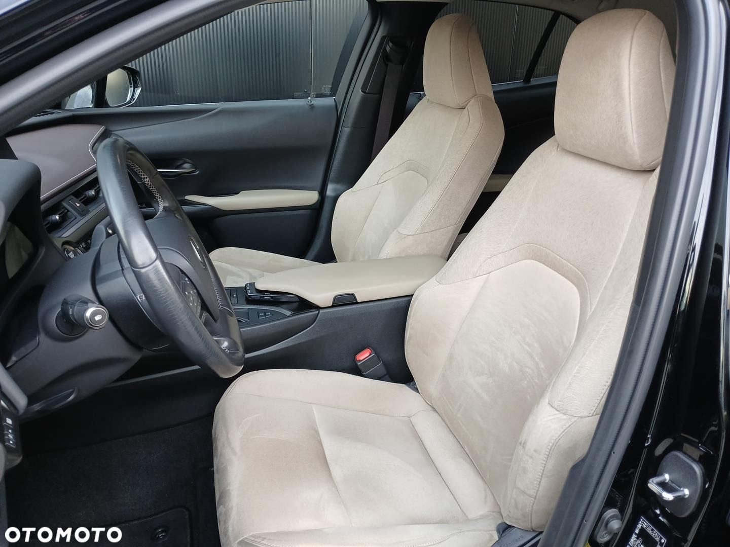 Lexus UX - 12