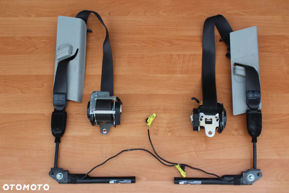 NAPINACZE PASÓW PASY BEZPIECZEŃSTWA OPEL ZAFIRA C - 1