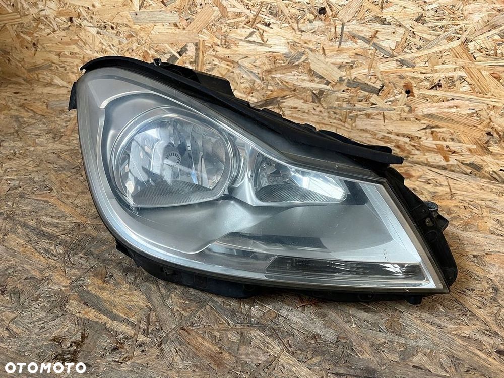 LAMPA reflektor PRAWY PRZÓD Mercedes C-klasa W204 LIFT UK
