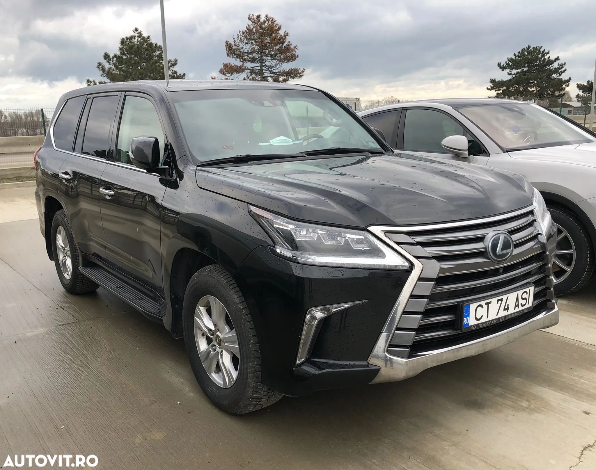 Lexus Seria LX - 1