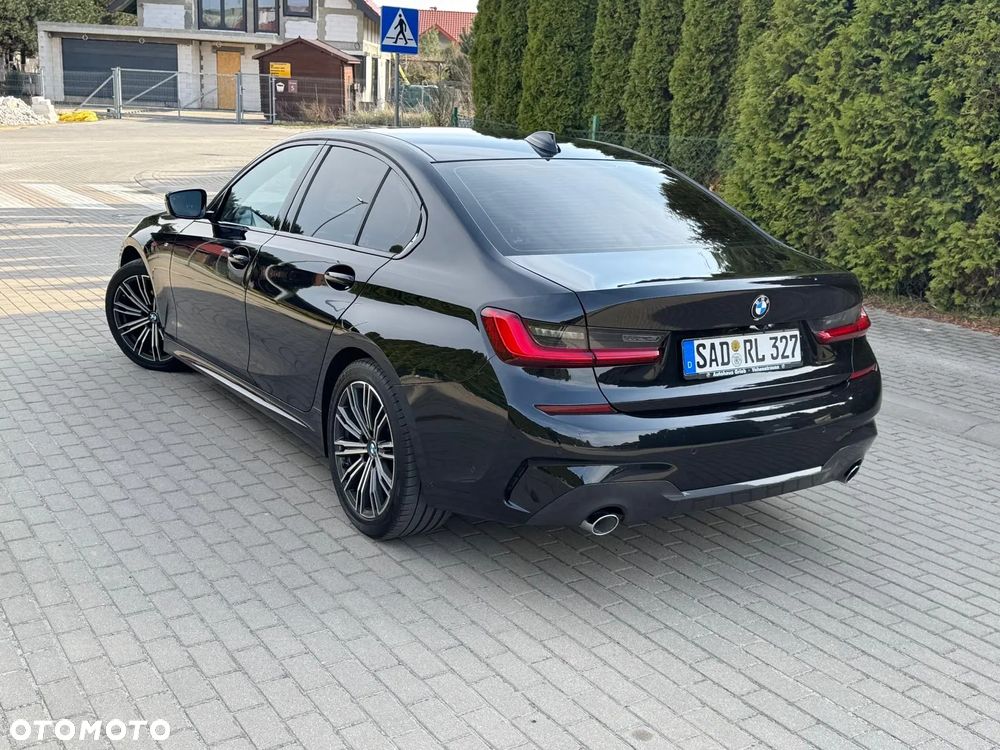 BMW Seria 3 318d Edition M Sport Shadow - 19