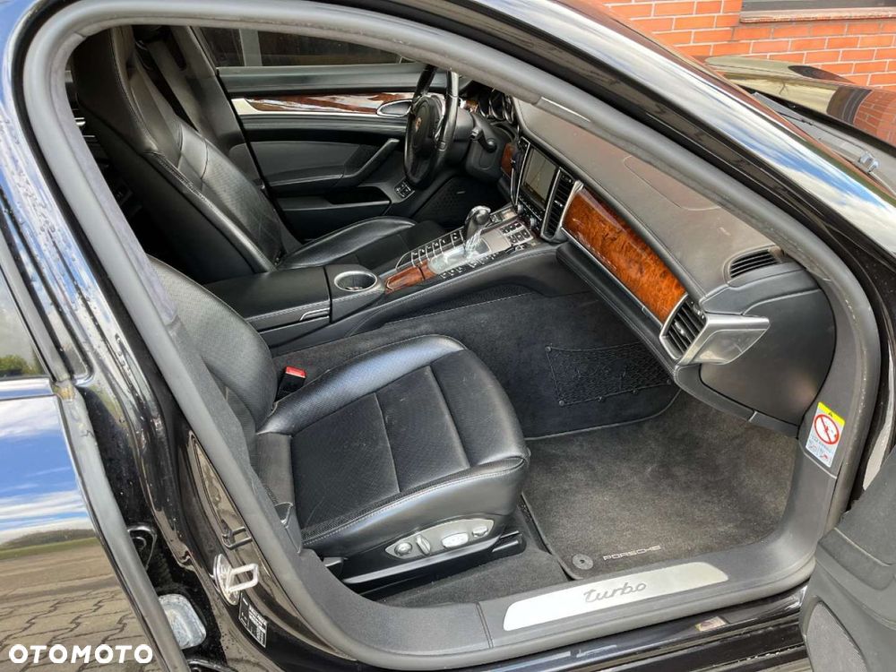 Porsche Panamera Turbo - 24