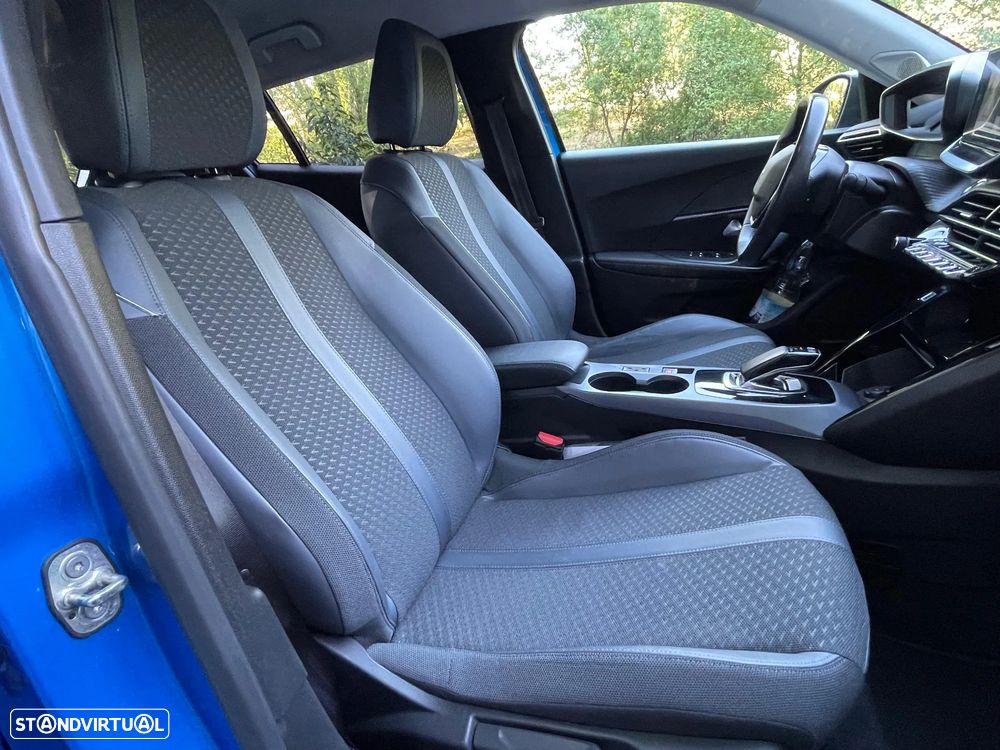 Peugeot e-2008 Allure - 8