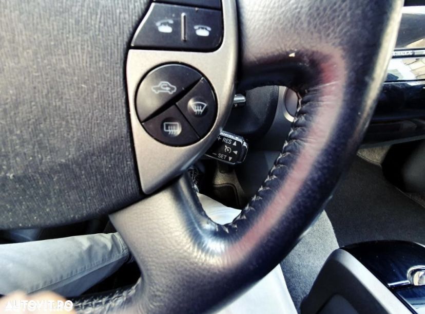 Toyota Prius (Hybrid) Sol - 11