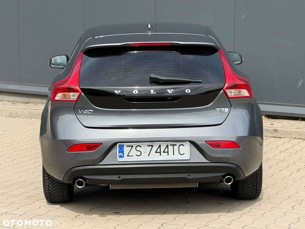Volvo V40 T3 Momentum - 33