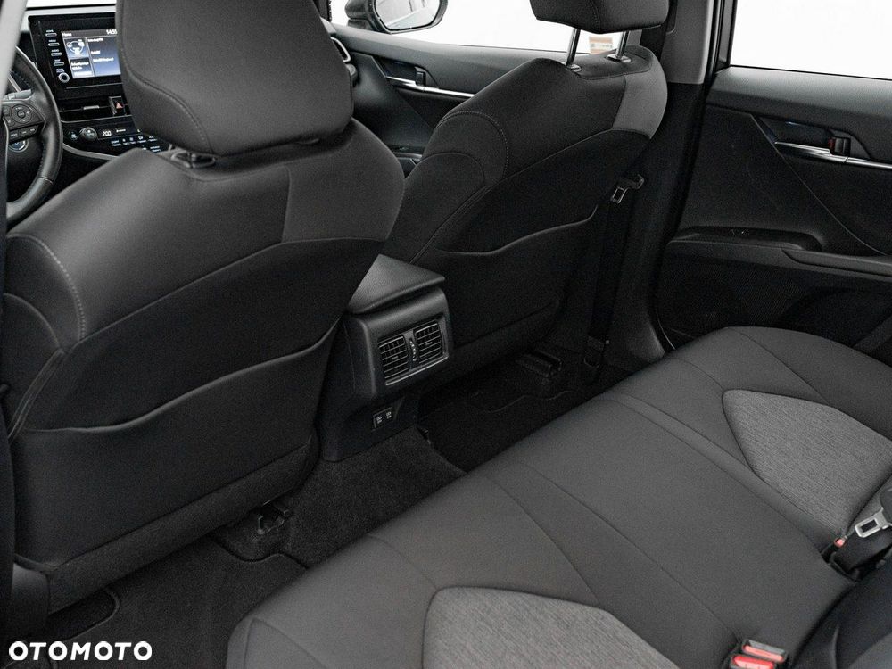 Toyota Camry - 24
