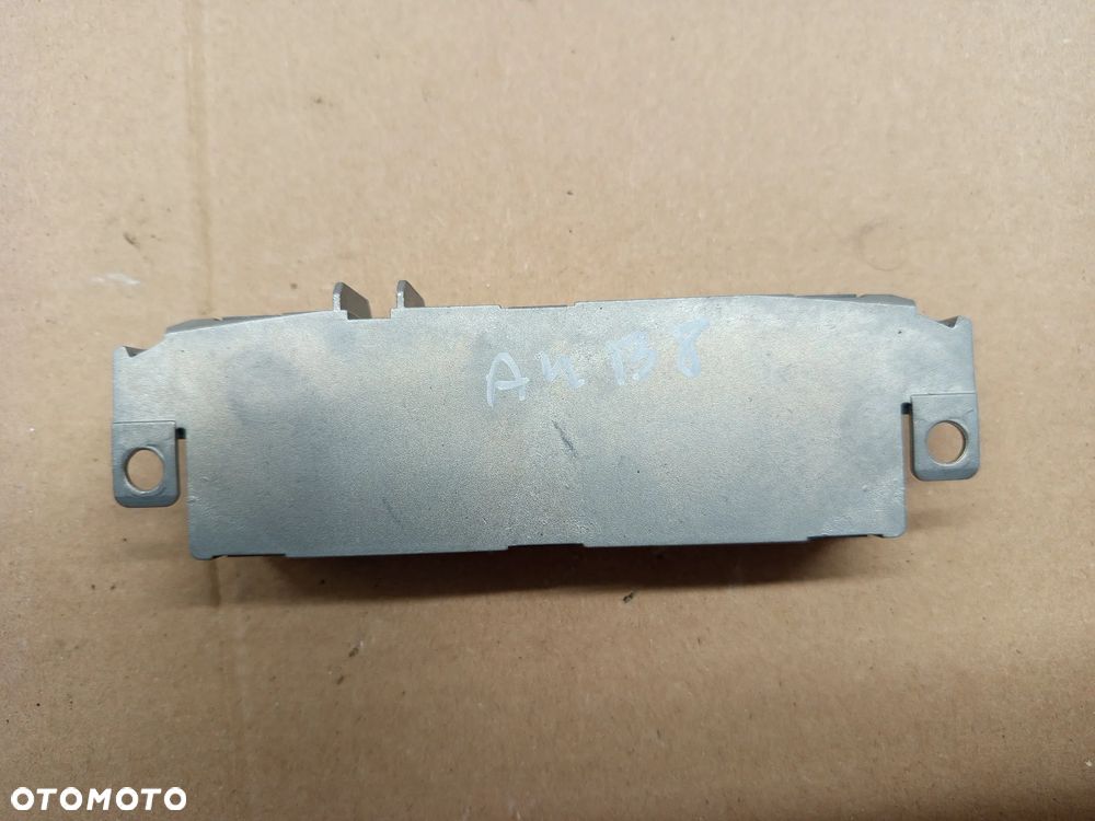 AUDI A4 B8 SEDAN 08-12 1.8 TFSI WZMACNIACZ ANTENY 8K5035225J - 3