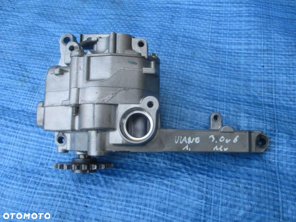 MERCEDES VIANO SPRINTER 319 POMPA OLEJU 3.0 V6 11r A6421810647 - 1