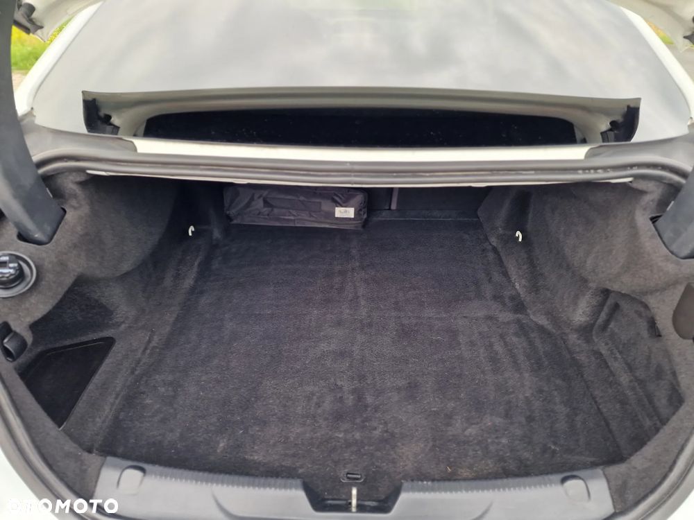 Jaguar XE 20d AWD R-Sport - 20