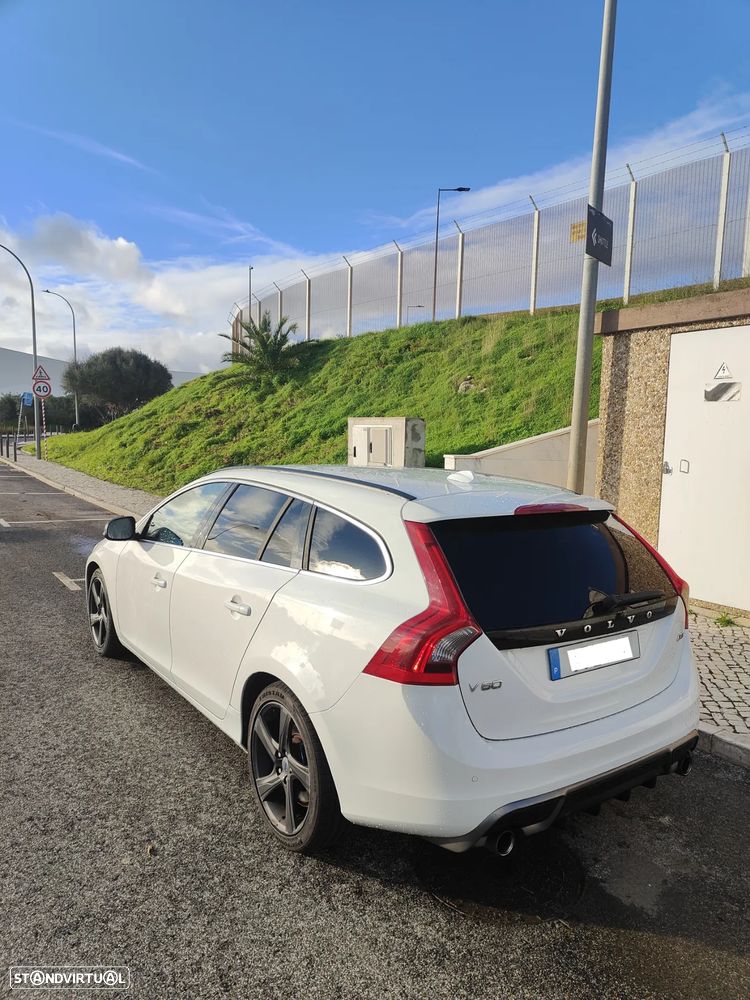 Volvo V60 2.0 D3 R-Design - 1