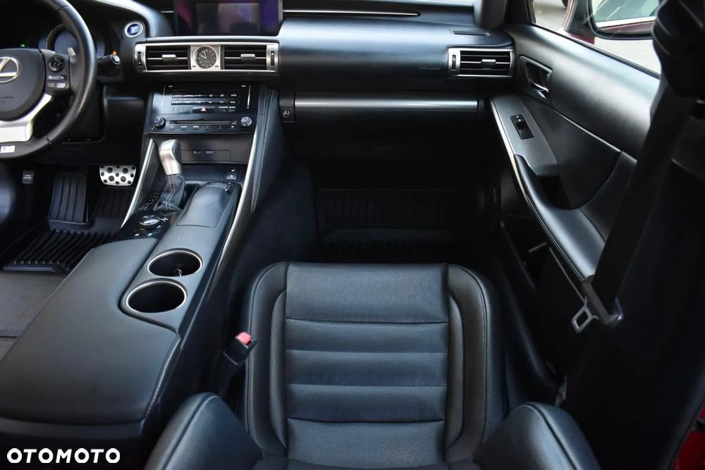 Lexus IS 300h F Sport - 10
