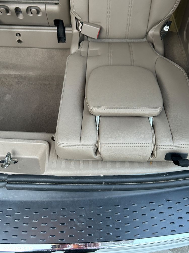 Chrysler Town & Country - 28