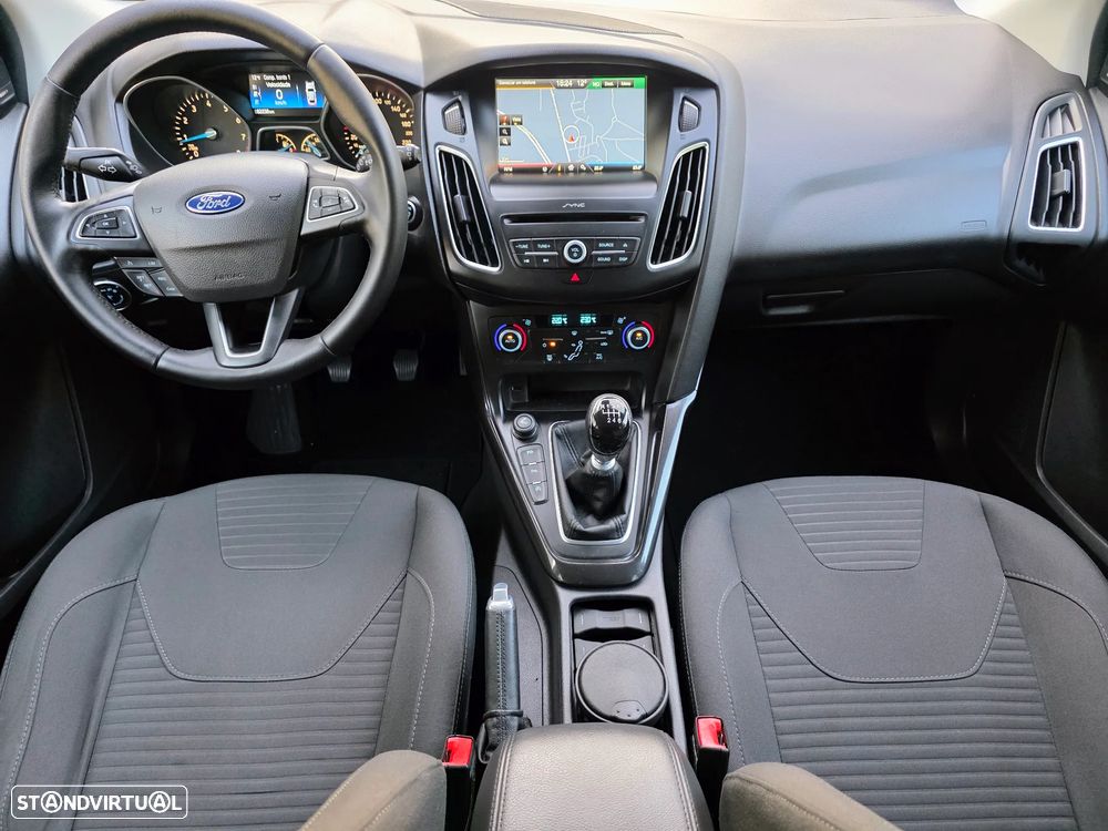 Ford Focus 1.0 SCTi Titanium - 24