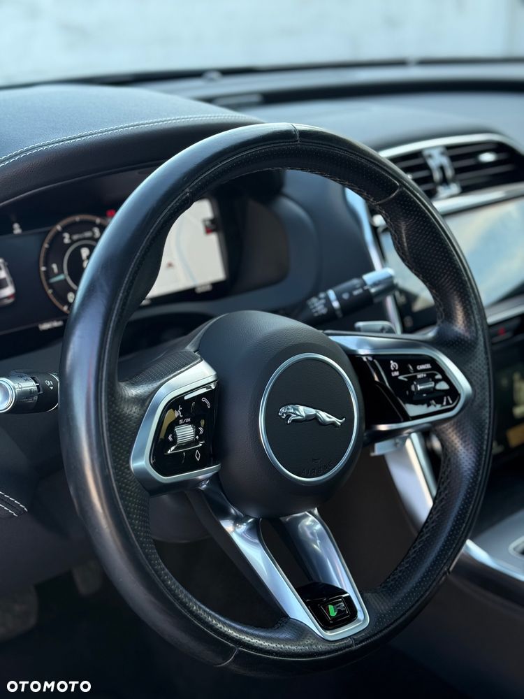 Jaguar XE D200 R-Dynamic HSE - 33