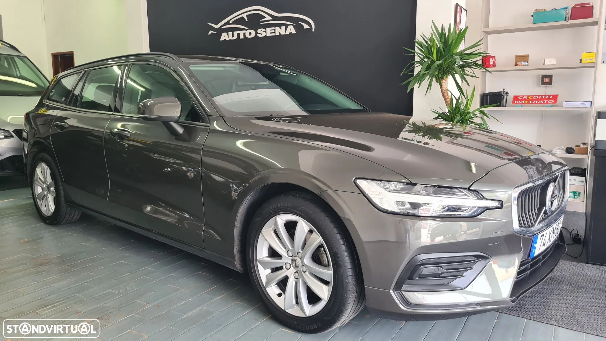Volvo V60 2.0 D3 Momentum - 1