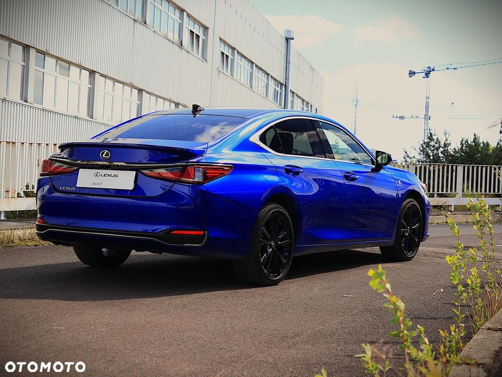 Lexus ES 300h F Sport Design - 10