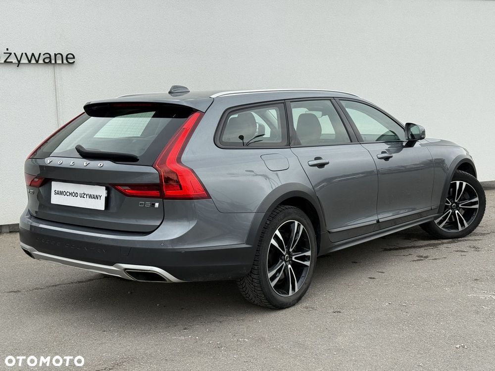 Volvo V90 Cross Country - 10