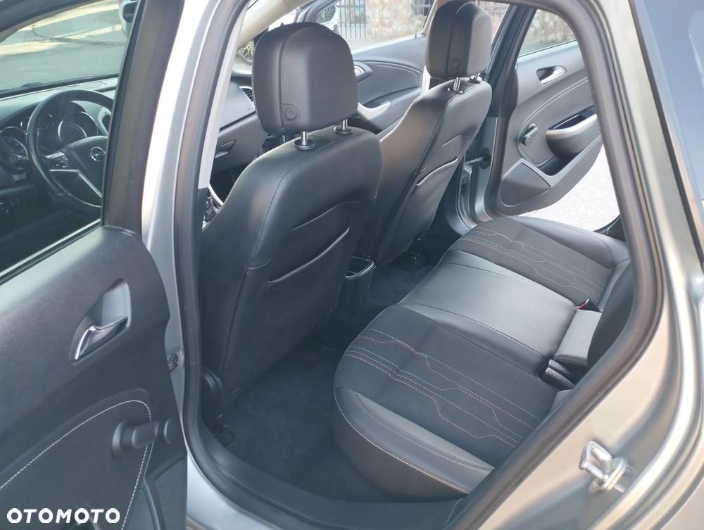 Opel Astra 1.4 Turbo 150 Jahre - 11