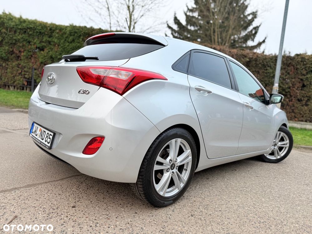 Hyundai i30 1.4 Comfort EU5 - 16