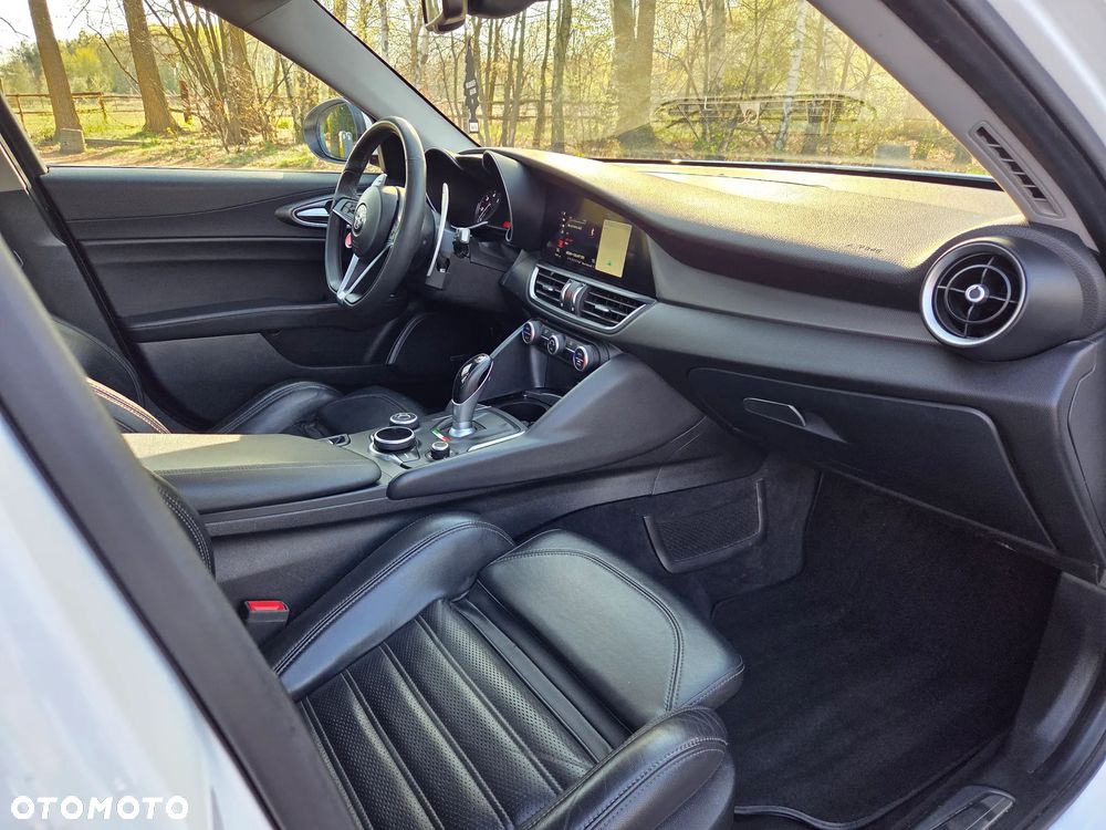 Alfa Romeo Giulia 2.2 AT8-Q4 Veloce - 32