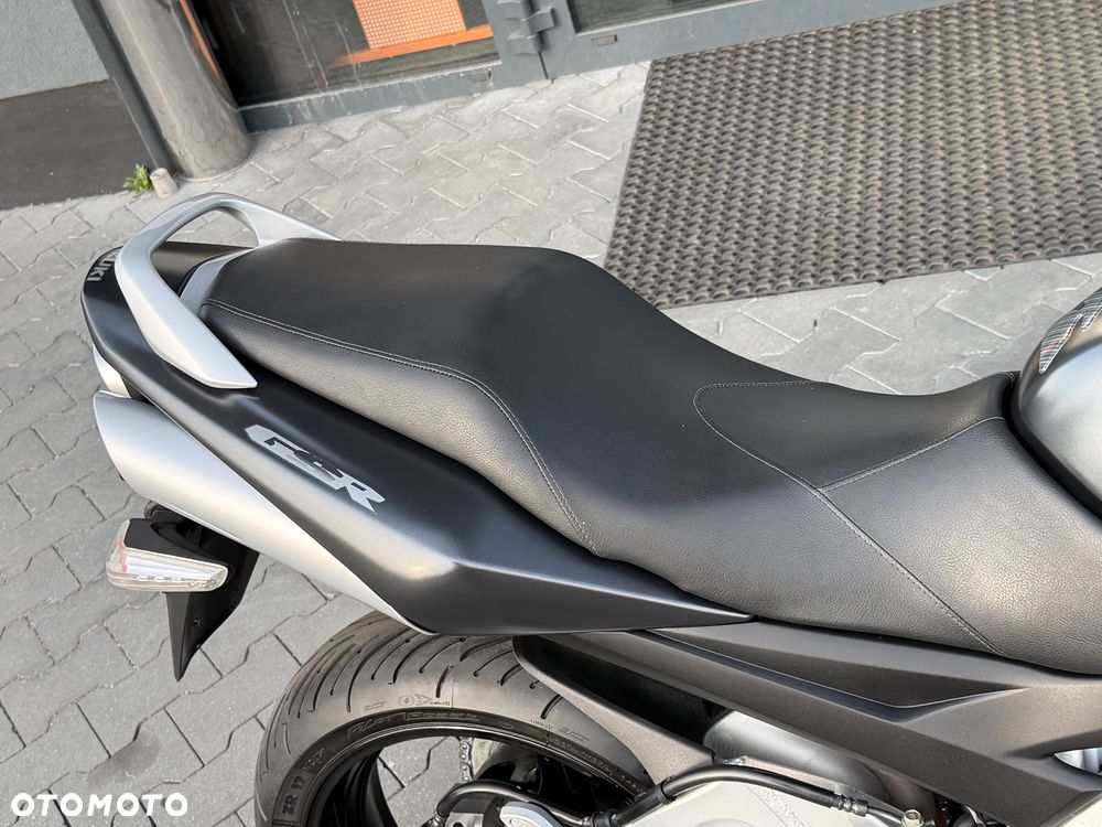Suzuki GSR - 9