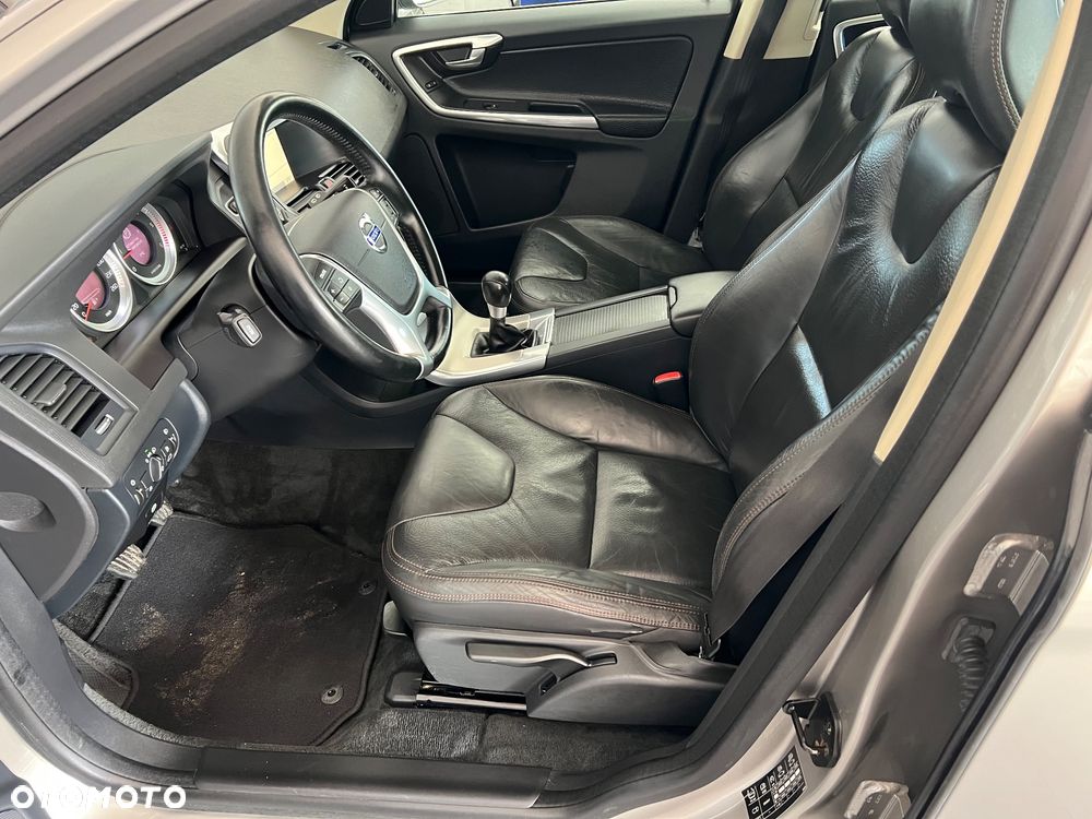 Volvo XC 60 D5 AWD RDesign - 16