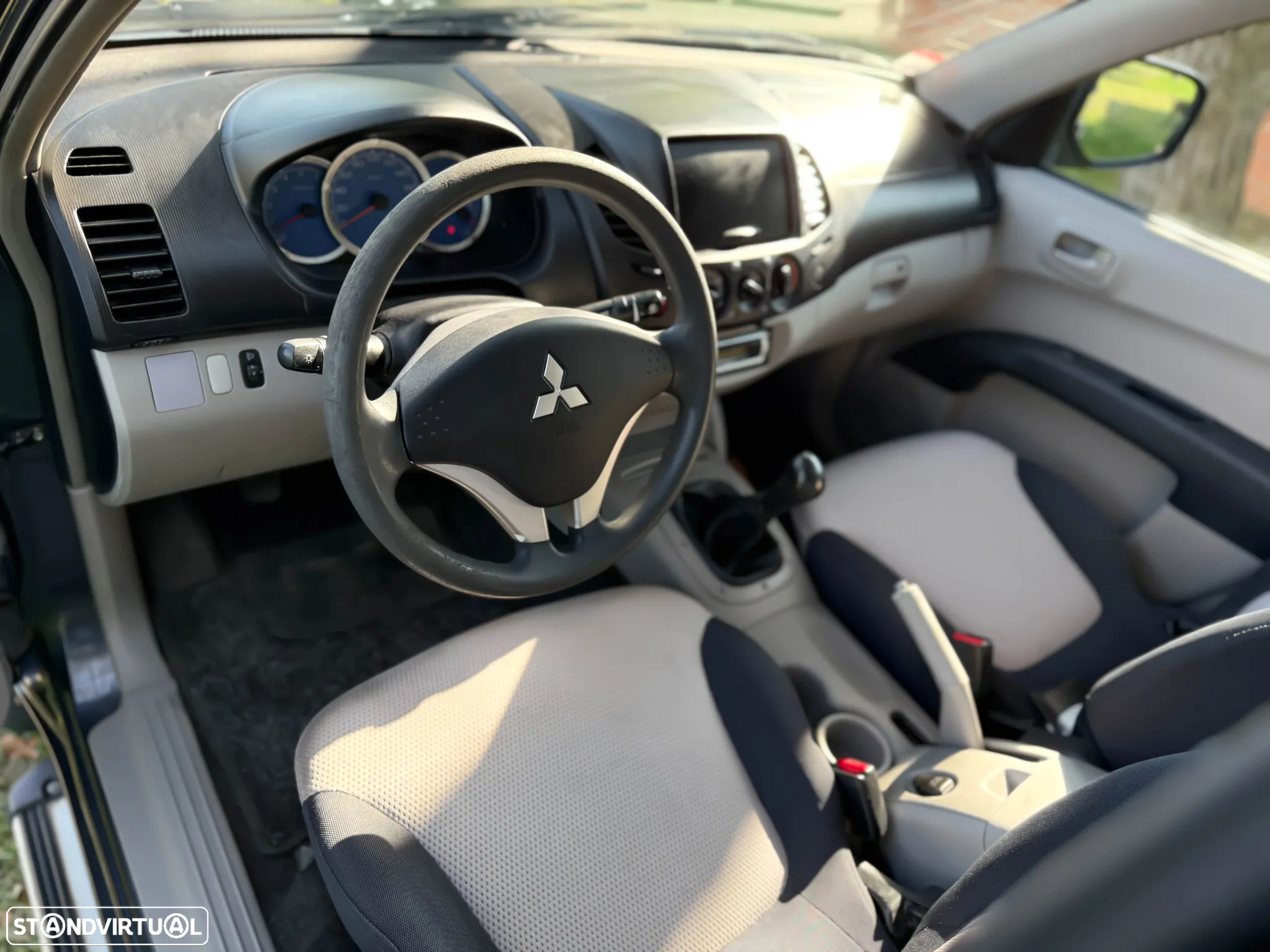 Mitsubishi L200 2.5 DI-D CD Invite AC - 19