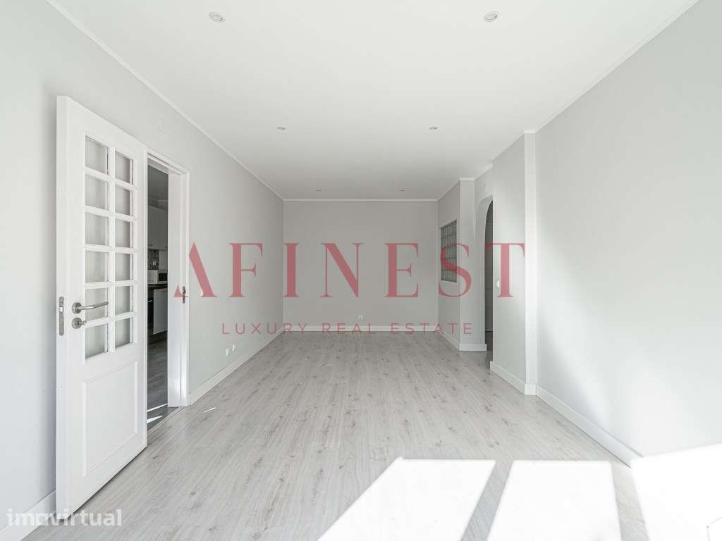 Apartamento T2 Remodelado · Parede / Perto Maristas Carcavelos · Pr... - Grande imagem: 5/17