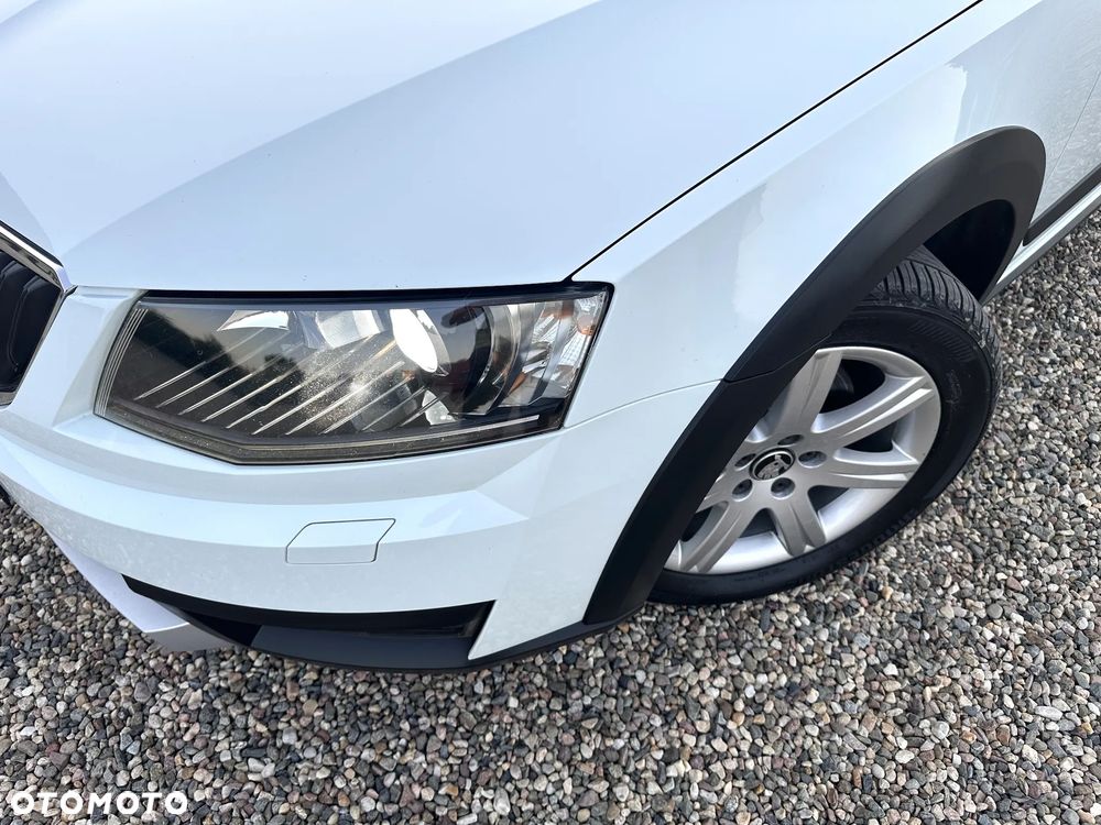 Skoda Octavia Scout 2.0 TDI 4x4 DSG - 9