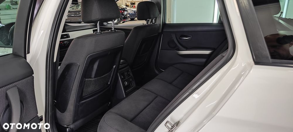 BMW Seria 3 318d DPF Edition Sport - 8