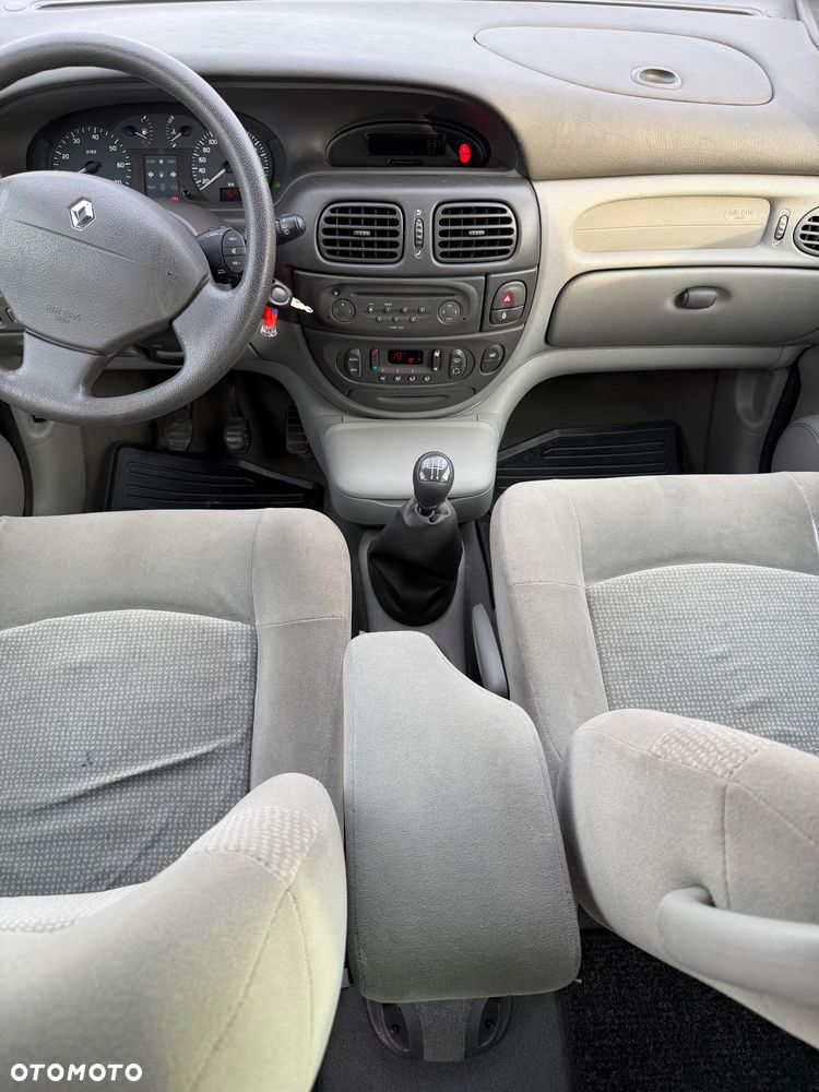 Renault Scenic 1.6 16V EXA - 8