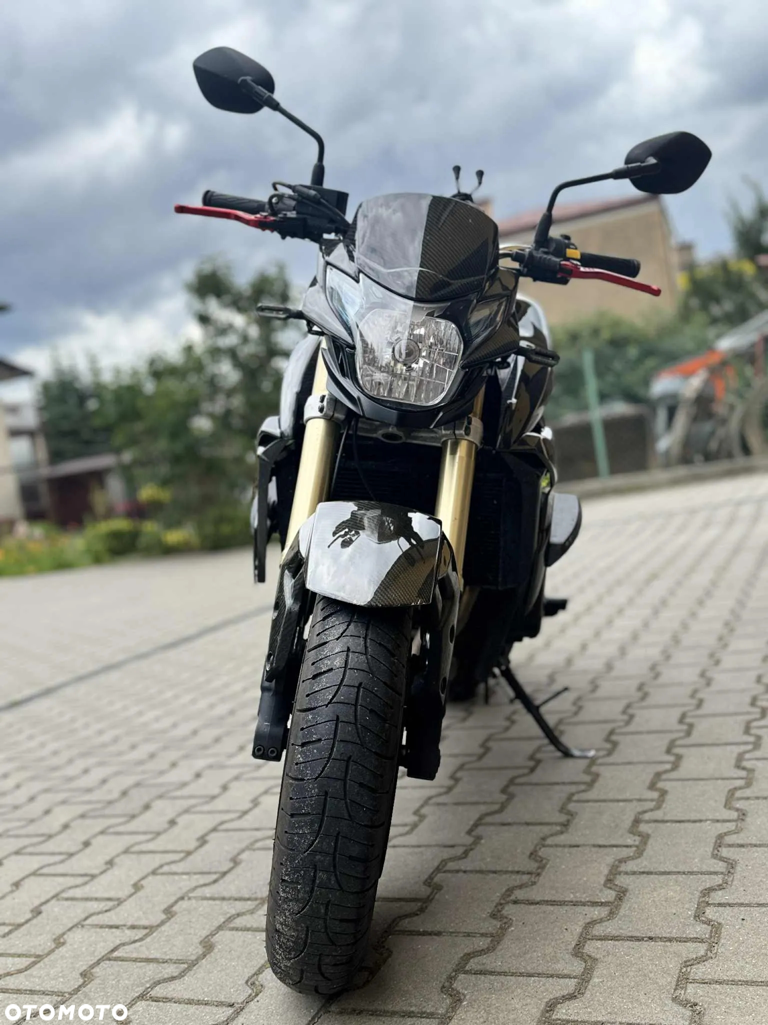 Suzuki GSR - 4