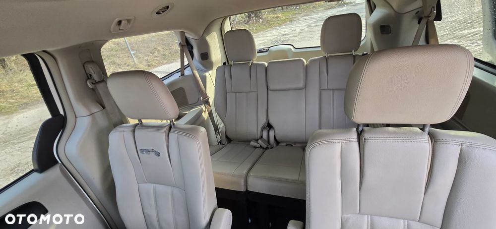 Chrysler Town & Country 3.6 Touring - 27