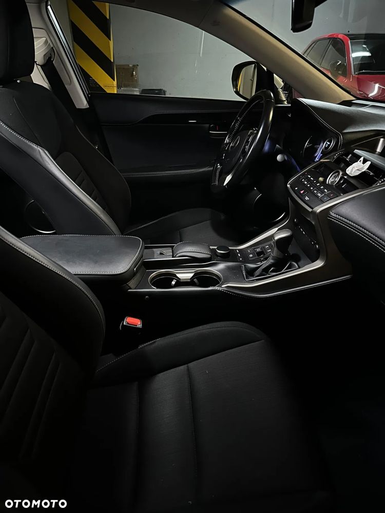 Lexus NX 300h Elite 2WD - 8