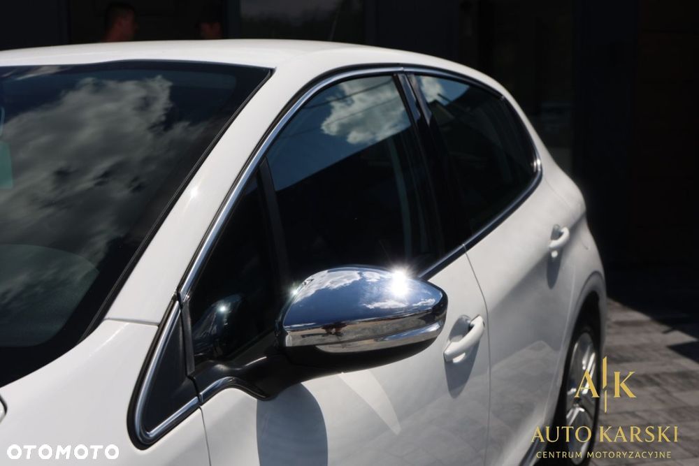 Peugeot 208 - 12