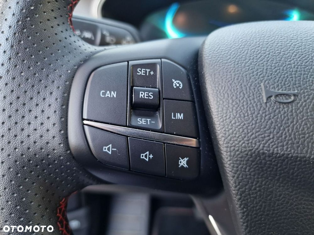 Ford Focus 1.0 EcoBoost Hybrid ST-LINE X - 22